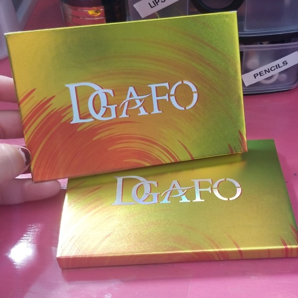 DGAFO Eyeshadow palette